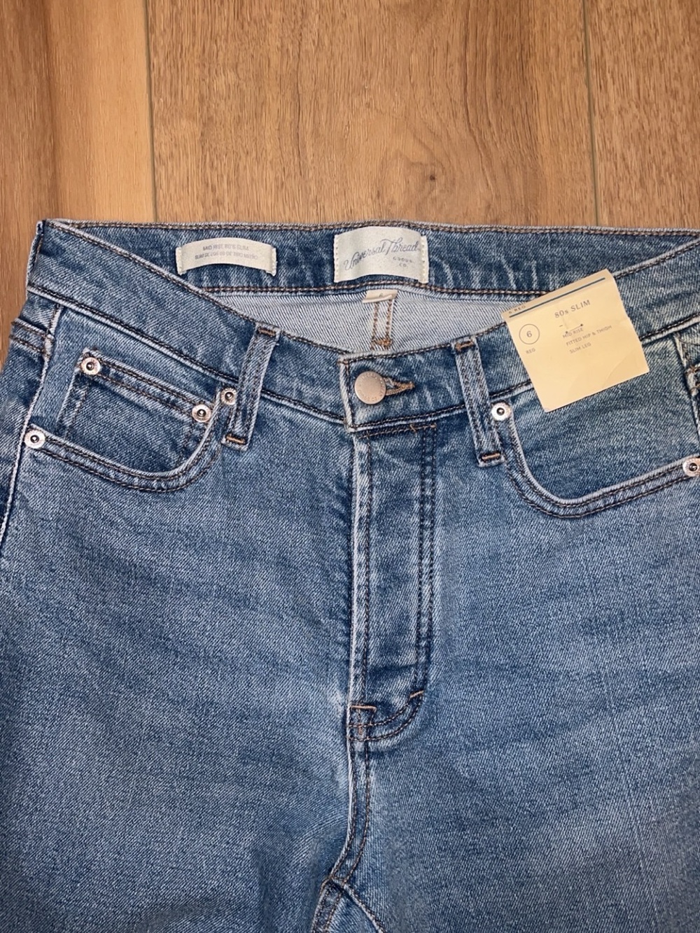 Universal Thread Women's Boyfriend Jeans in Medium Blue Wash *with defect*